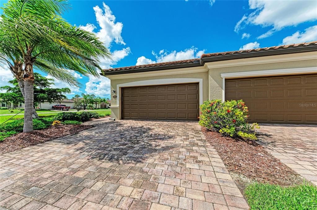 Active With Contract: $335,000 (3 beds, 2 baths, 1416 Square Feet)