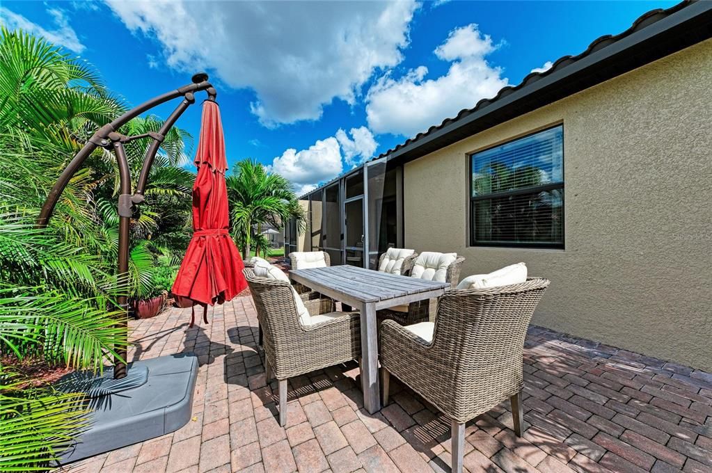 Active With Contract: $335,000 (3 beds, 2 baths, 1416 Square Feet)