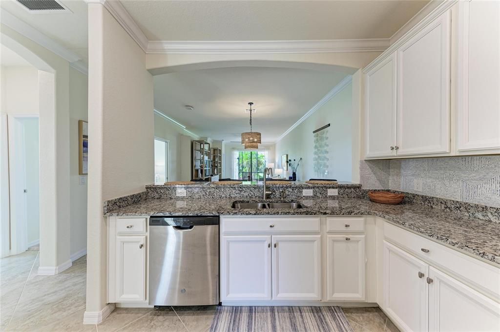 Active With Contract: $335,000 (3 beds, 2 baths, 1416 Square Feet)