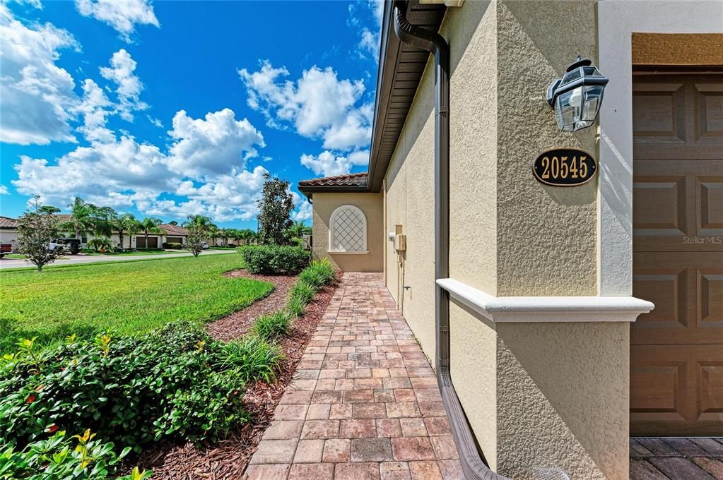 Active With Contract: $335,000 (3 beds, 2 baths, 1416 Square Feet)