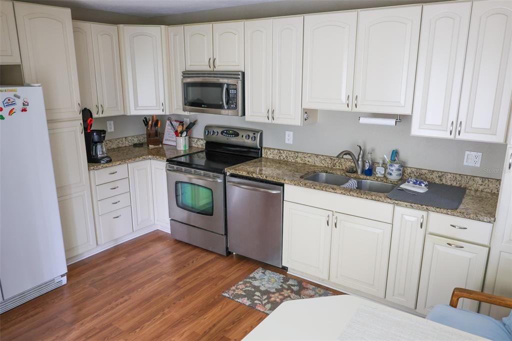 For Rent: $2,100 (2 beds, 2 baths, 1250 Square Feet)