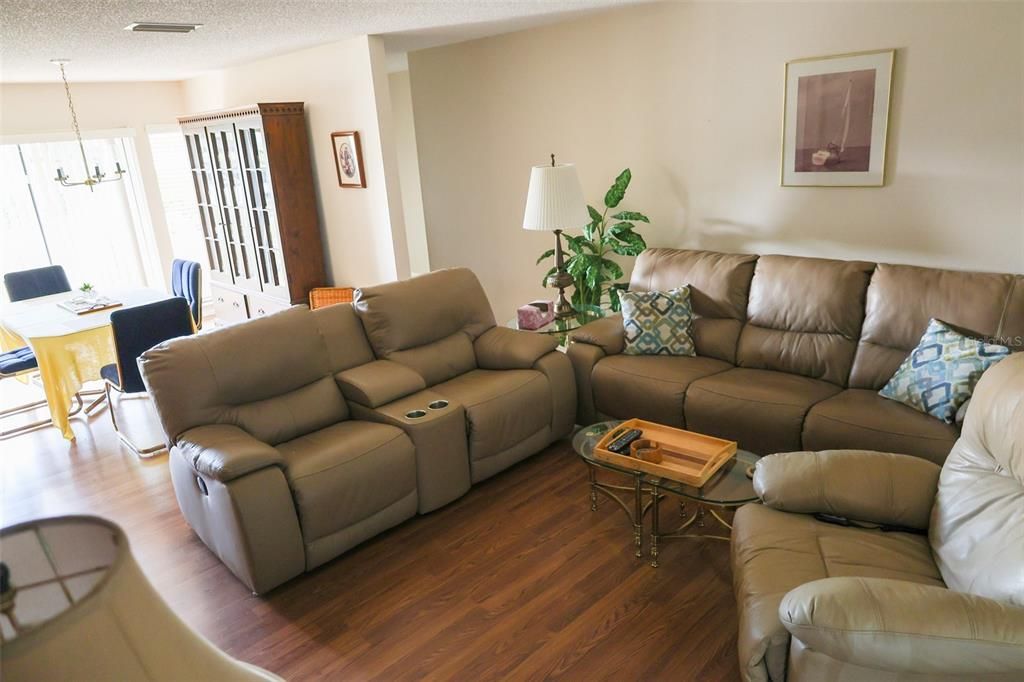 For Rent: $2,100 (2 beds, 2 baths, 1250 Square Feet)