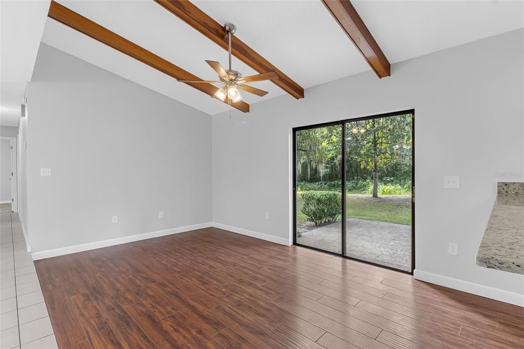 En Venta: $345,000 (3 camas, 2 baños, 1310 Pies cuadrados)