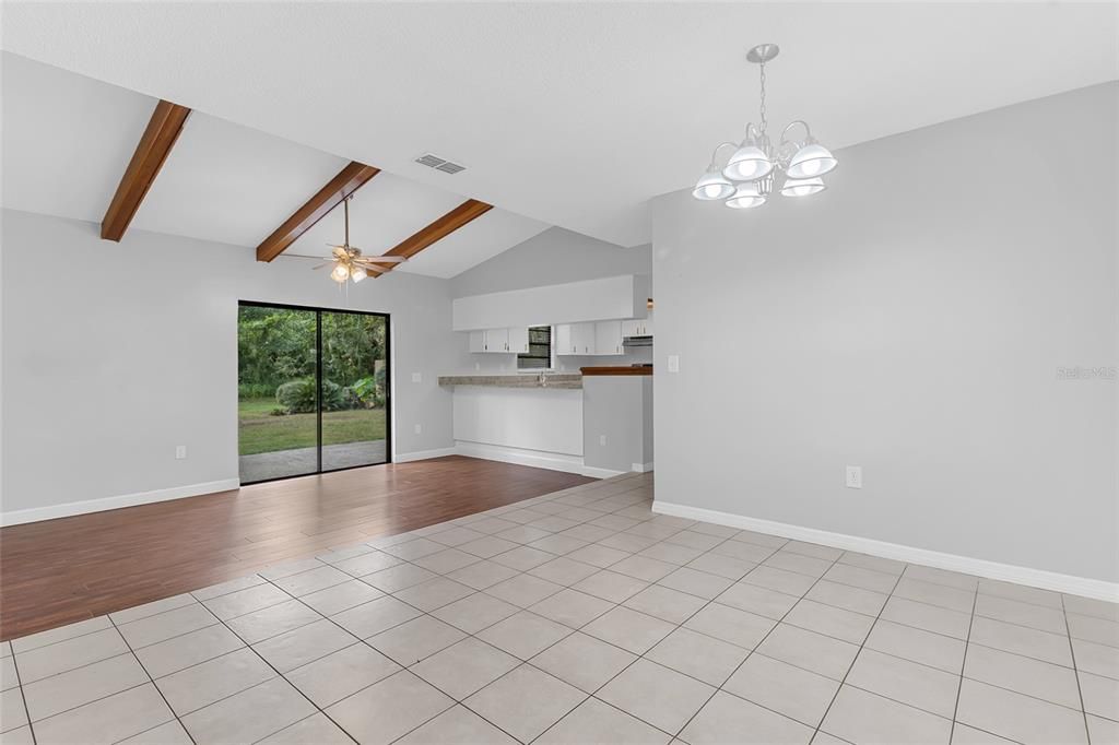 En Venta: $345,000 (3 camas, 2 baños, 1310 Pies cuadrados)