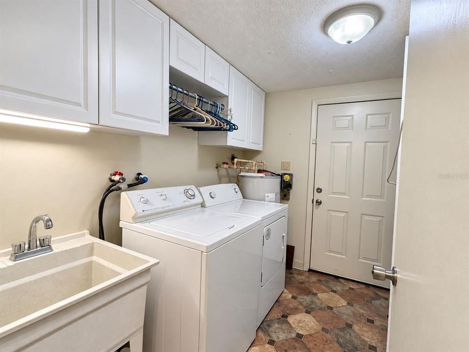 For Sale: $180,000 (4 beds, 2 baths, 1876 Square Feet)