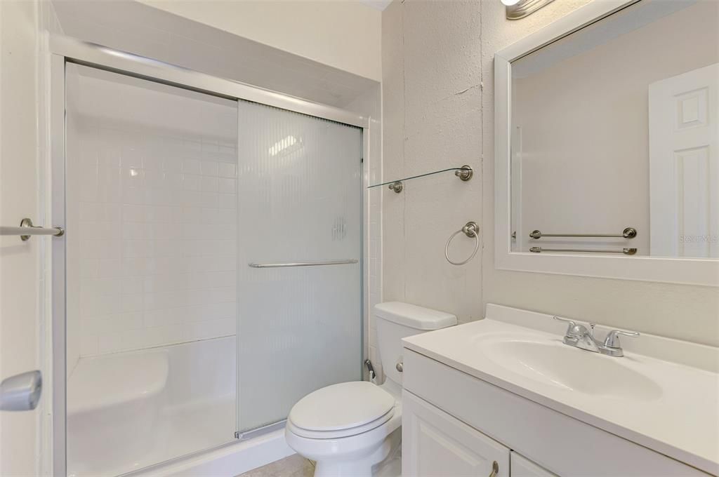 For Sale: $124,700 (2 beds, 1 baths, 814 Square Feet)