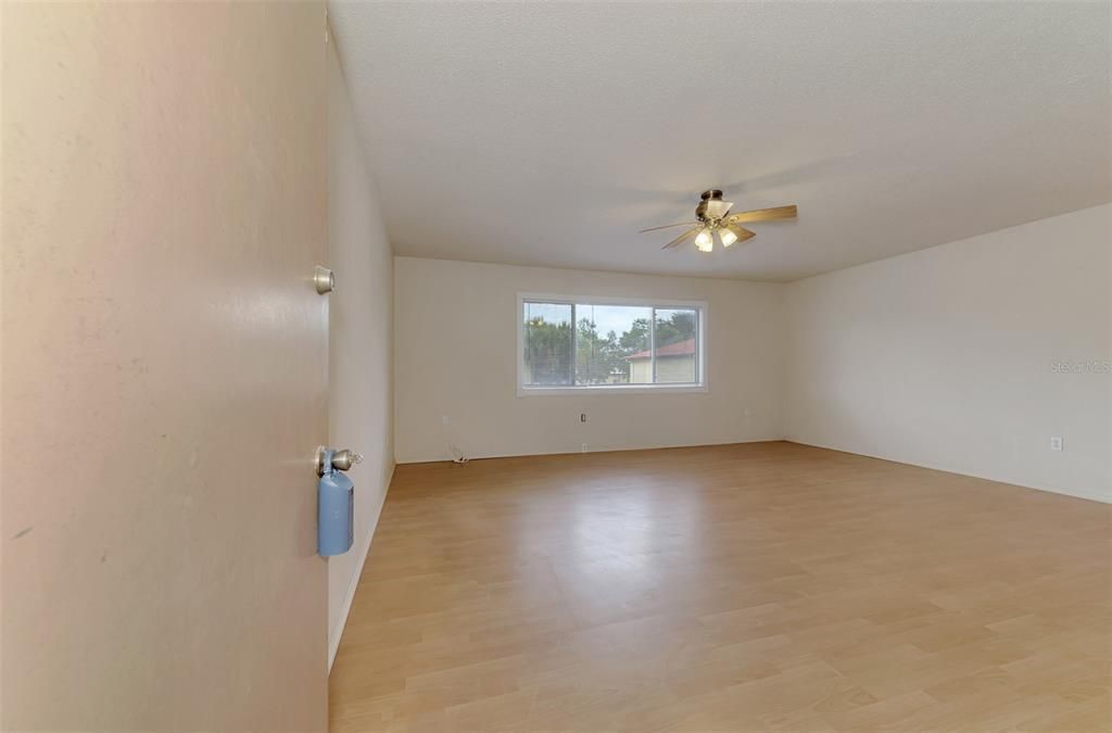 For Sale: $124,700 (2 beds, 1 baths, 814 Square Feet)