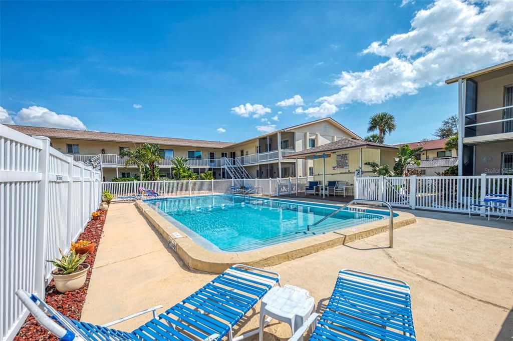 For Sale: $124,700 (2 beds, 1 baths, 814 Square Feet)