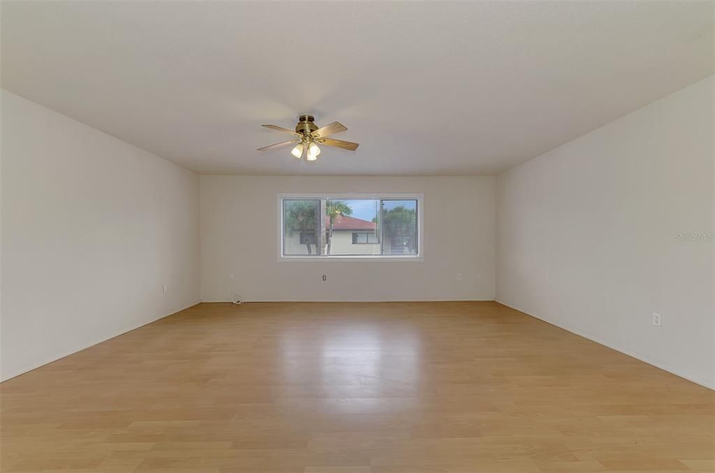 For Sale: $124,700 (2 beds, 1 baths, 814 Square Feet)