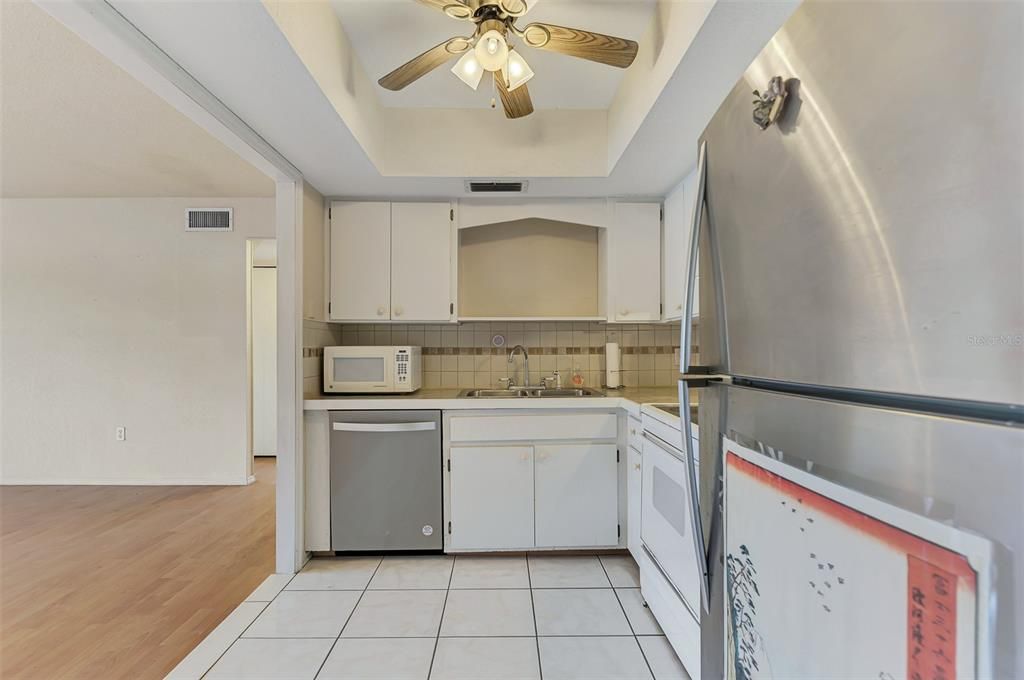 For Sale: $124,700 (2 beds, 1 baths, 814 Square Feet)