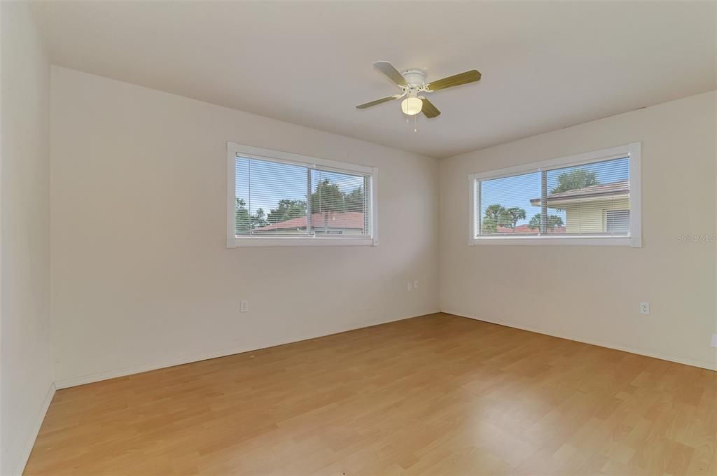 For Sale: $124,700 (2 beds, 1 baths, 814 Square Feet)
