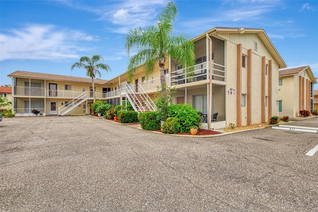 For Sale: $124,700 (2 beds, 1 baths, 814 Square Feet)