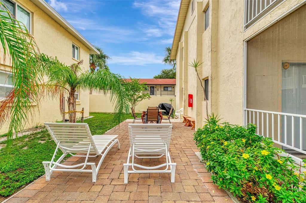 For Sale: $124,700 (2 beds, 1 baths, 814 Square Feet)