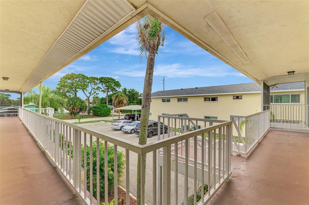 For Sale: $124,700 (2 beds, 1 baths, 814 Square Feet)