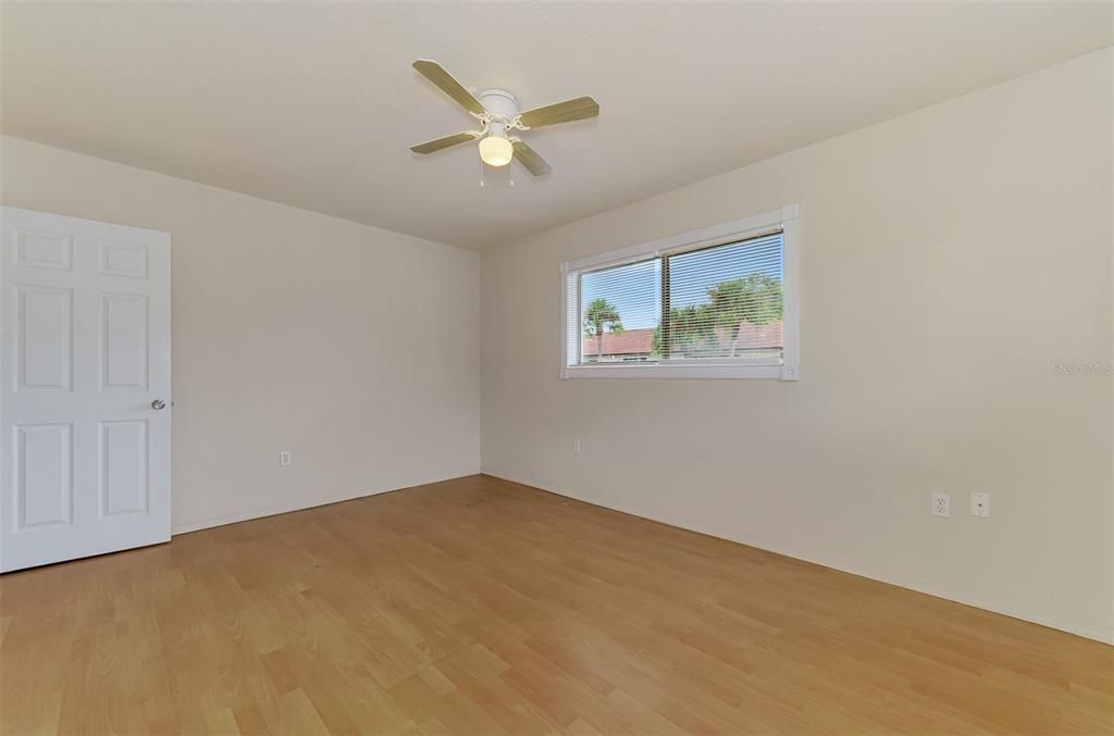 For Sale: $124,700 (2 beds, 1 baths, 814 Square Feet)