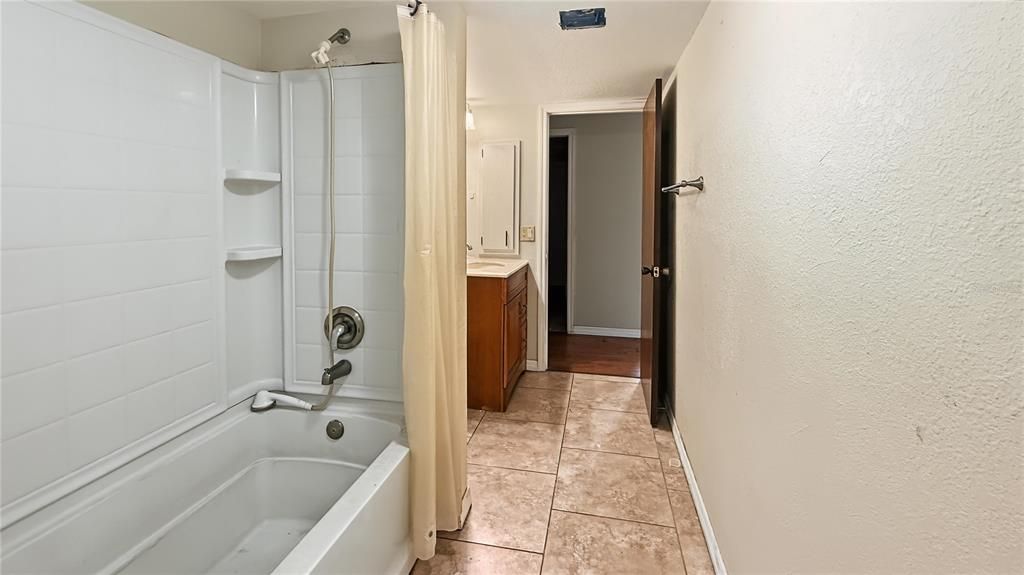 Под контрактом: $249,249 (3 спален, 2 ванн, 2689 Квадратных фут)