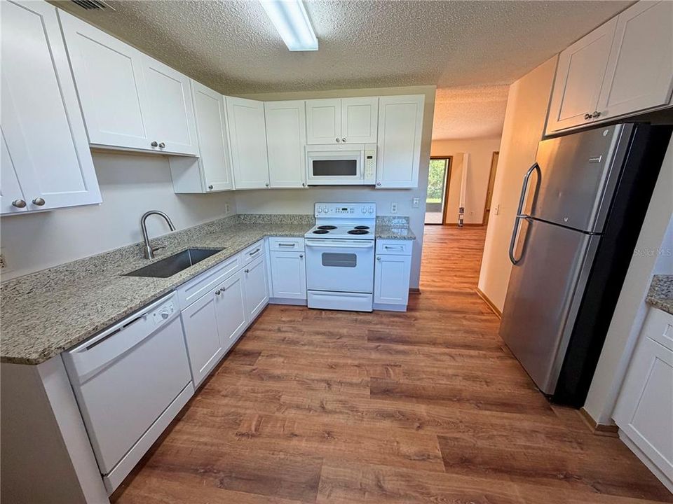 В аренду: $1,995 (3 спален, 2 ванн, 1676 Квадратных фут)