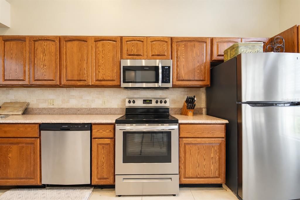 For Sale: $267,990 (2 beds, 2 baths, 1179 Square Feet)