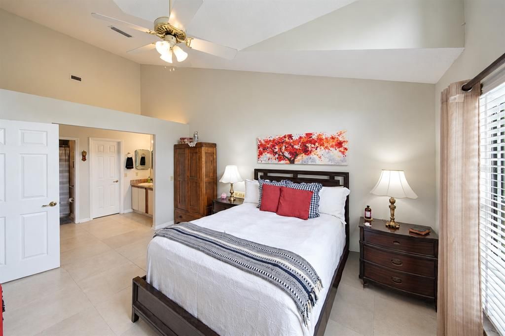 For Sale: $267,990 (2 beds, 2 baths, 1179 Square Feet)