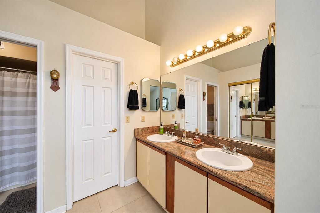 For Sale: $267,990 (2 beds, 2 baths, 1179 Square Feet)