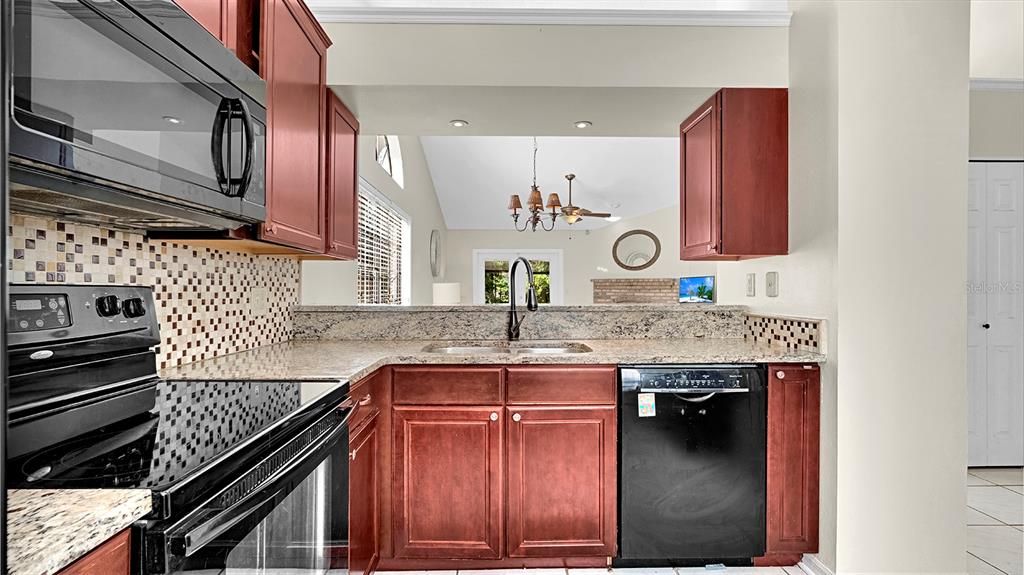 For Sale: $280,000 (2 beds, 2 baths, 1128 Square Feet)