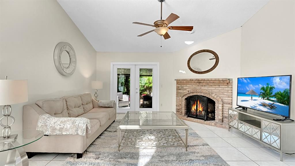 For Sale: $280,000 (2 beds, 2 baths, 1128 Square Feet)