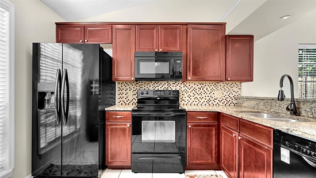 For Sale: $280,000 (2 beds, 2 baths, 1128 Square Feet)