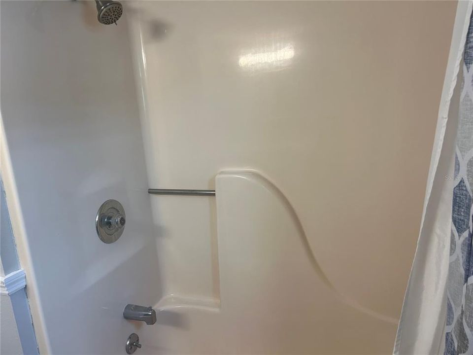 На продажу: $169,900 (2 спален, 2 ванн, 1175 Квадратных фут)
