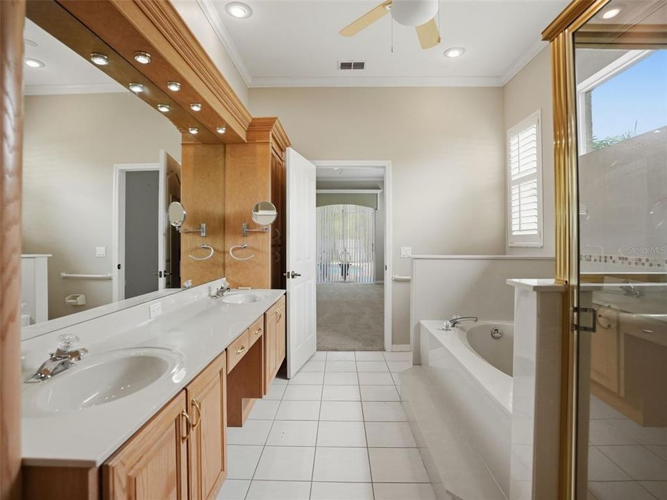 En Venta: $629,900 (4 camas, 3 baños, 2727 Pies cuadrados)