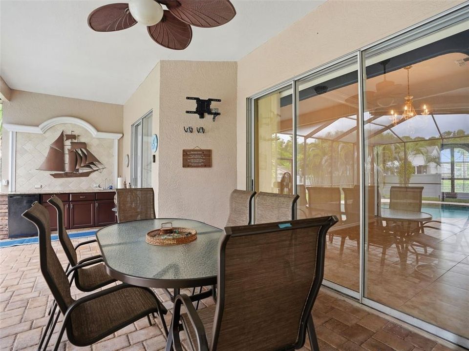 En Venta: $629,900 (4 camas, 3 baños, 2727 Pies cuadrados)