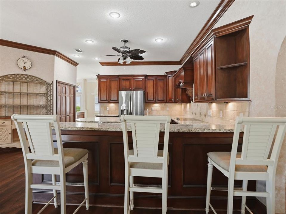 En Venta: $629,900 (4 camas, 3 baños, 2727 Pies cuadrados)