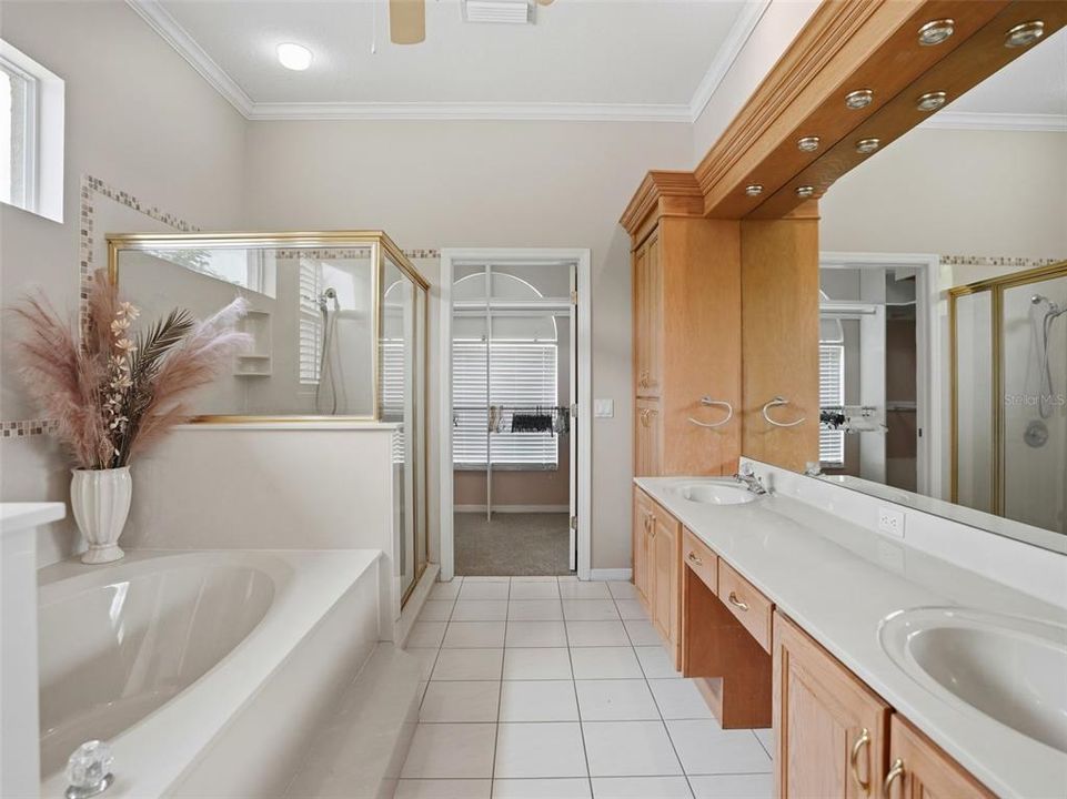 En Venta: $629,900 (4 camas, 3 baños, 2727 Pies cuadrados)