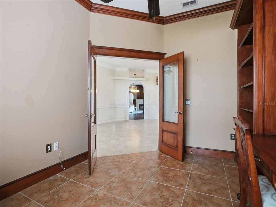 En Venta: $629,900 (4 camas, 3 baños, 2727 Pies cuadrados)