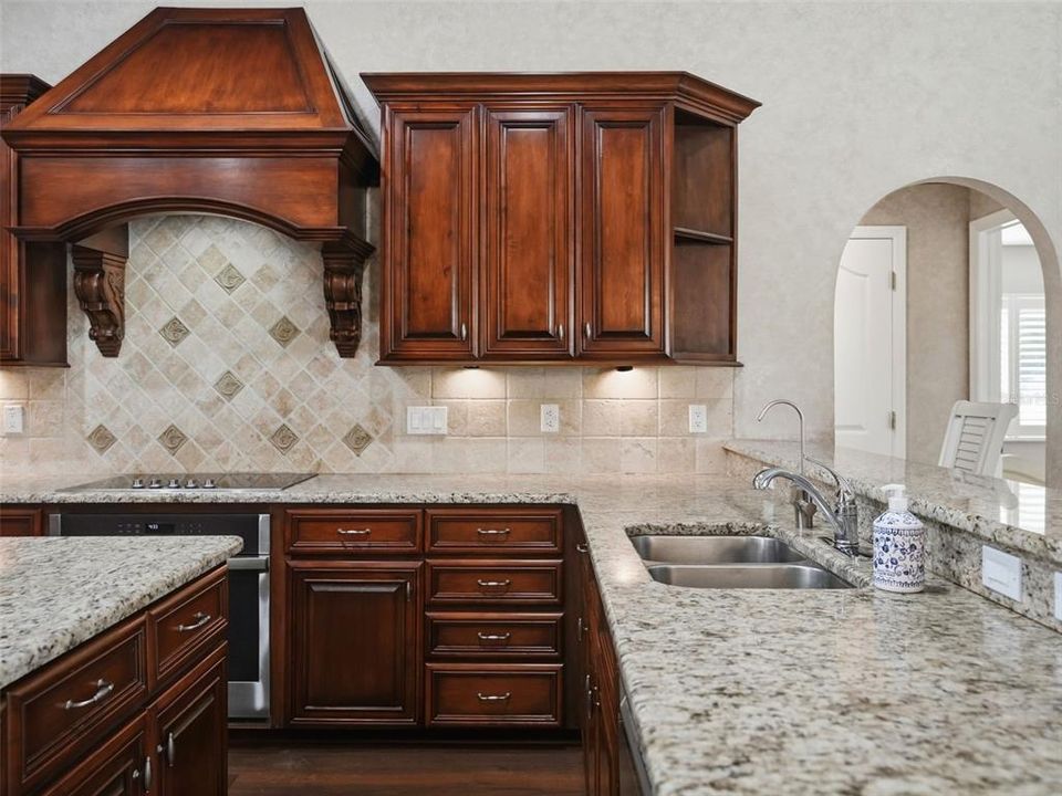 En Venta: $629,900 (4 camas, 3 baños, 2727 Pies cuadrados)