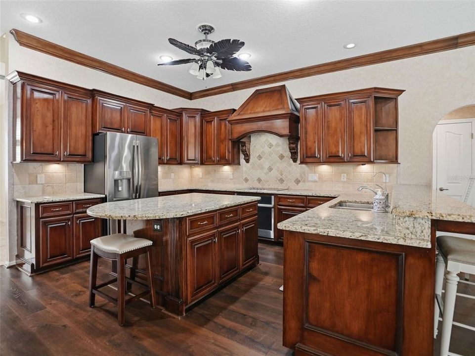 En Venta: $629,900 (4 camas, 3 baños, 2727 Pies cuadrados)