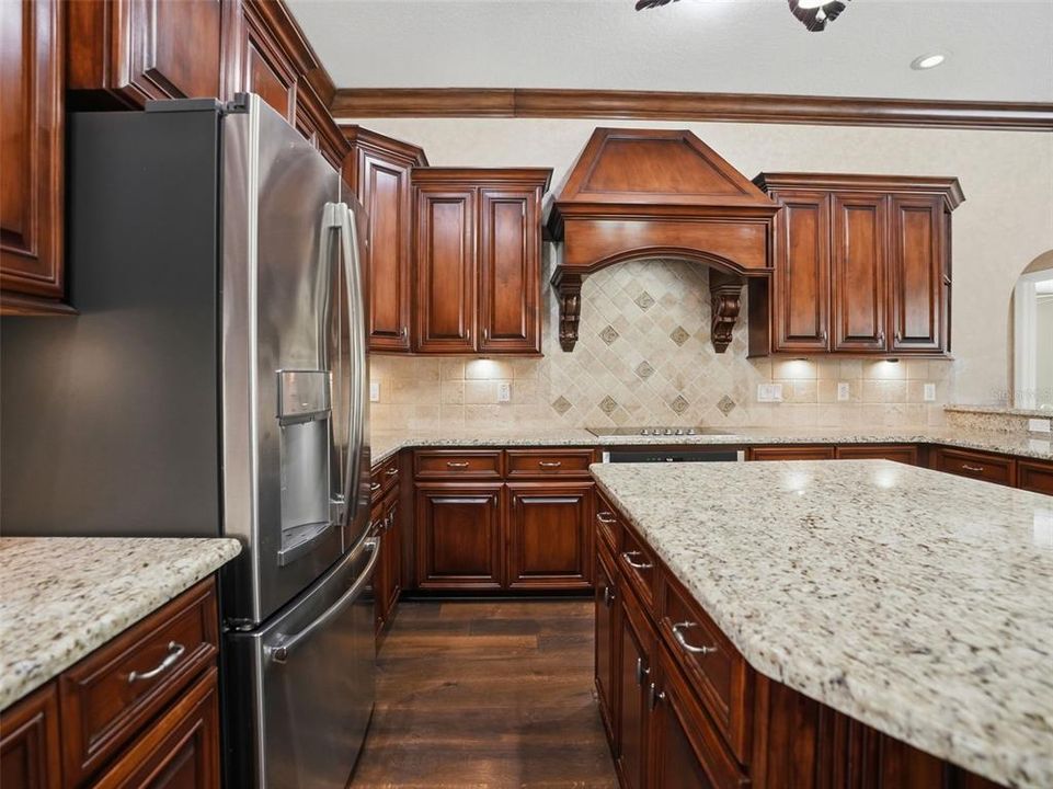 En Venta: $629,900 (4 camas, 3 baños, 2727 Pies cuadrados)