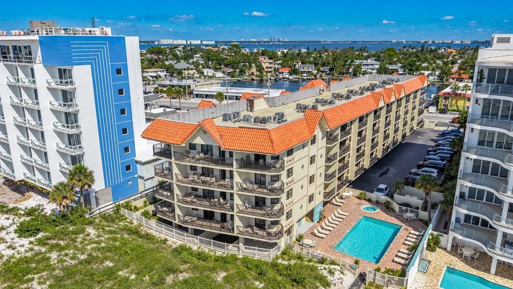 На продажу: $835,000 (2 спален, 2 ванн, 750 Квадратных фут)