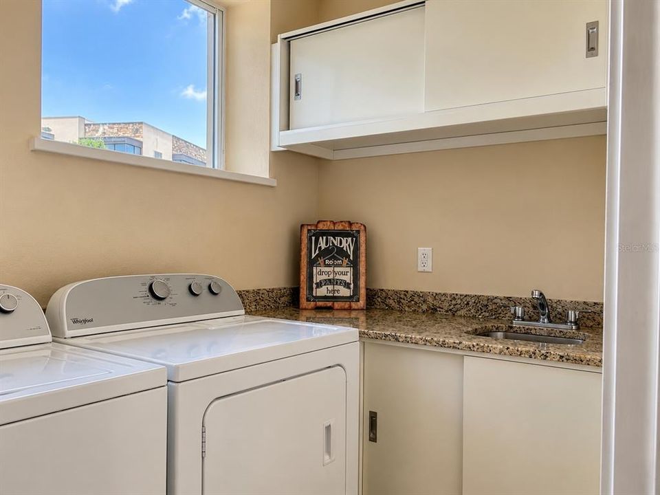 En Venta: $390,000 (3 camas, 3 baños, 2181 Pies cuadrados)