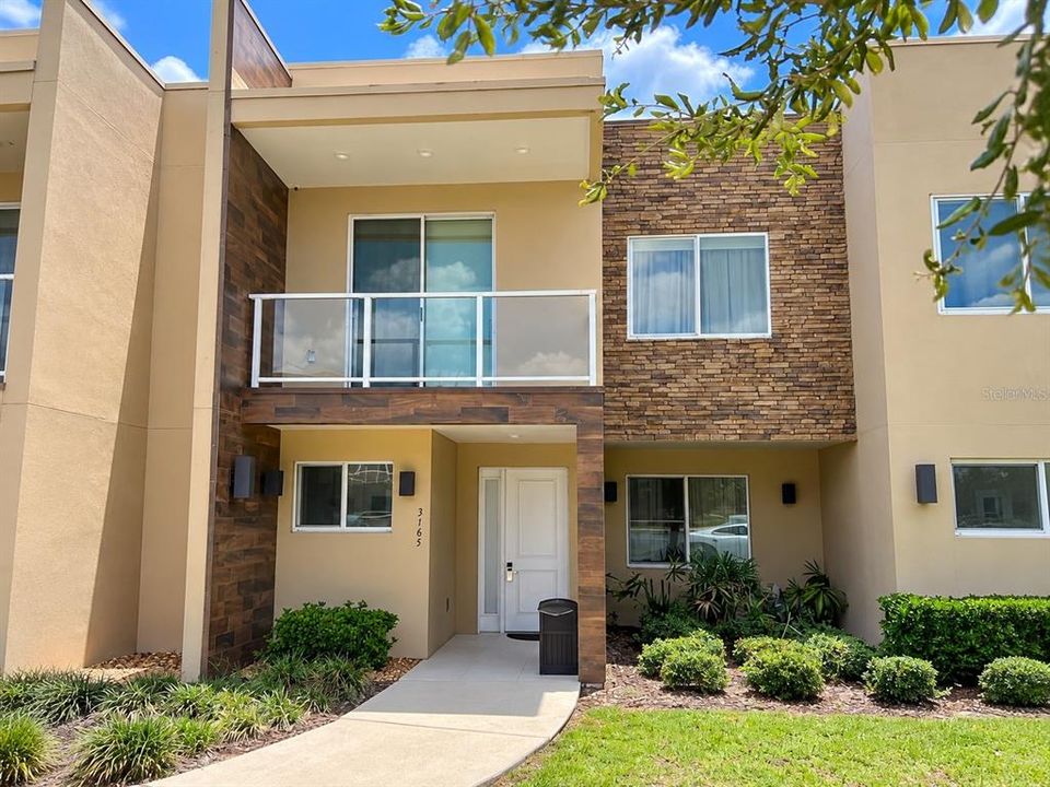 En Venta: $390,000 (3 camas, 3 baños, 2181 Pies cuadrados)