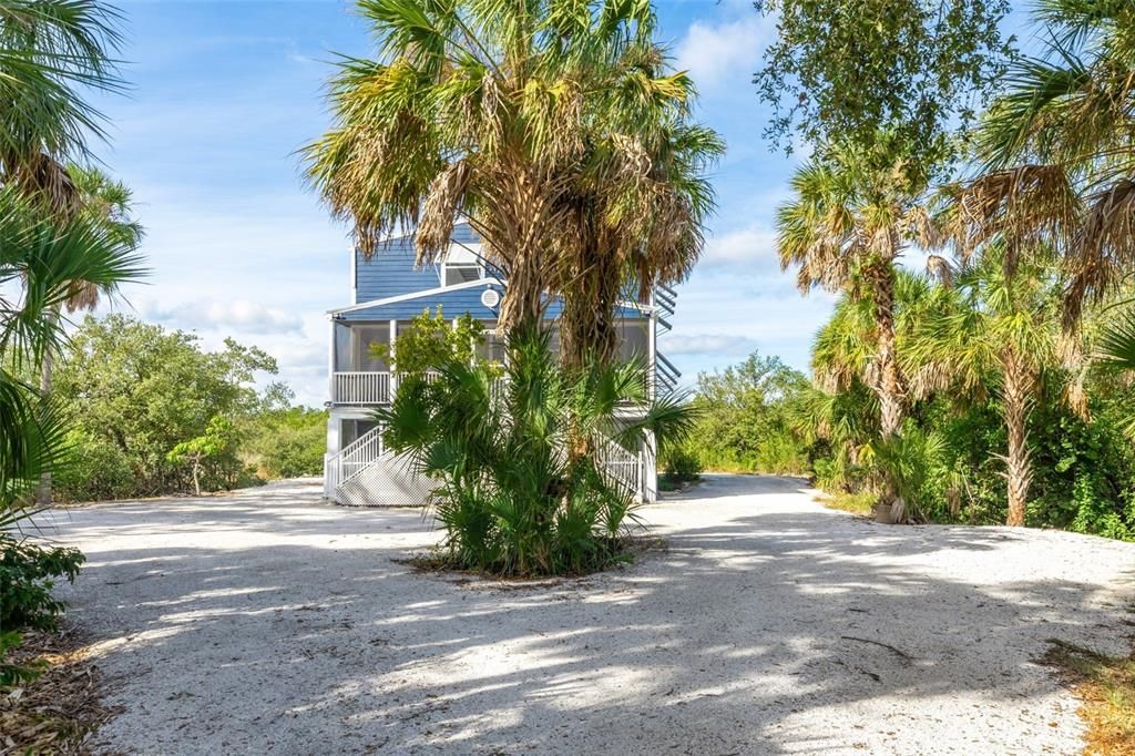 For Sale: $800,000 (5 beds, 4 baths, 3435 Square Feet)