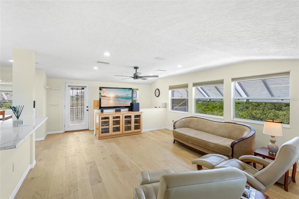 For Sale: $800,000 (5 beds, 4 baths, 3435 Square Feet)