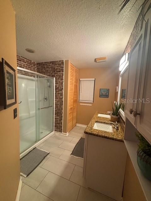 Под контрактом: $439,990 (4 спален, 2 ванн, 1735 Квадратных фут)