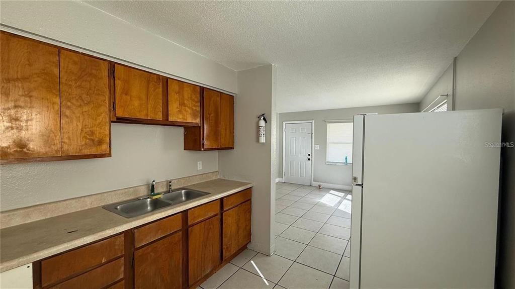 For Rent: $950 (2 beds, 1 baths, 850 Square Feet)