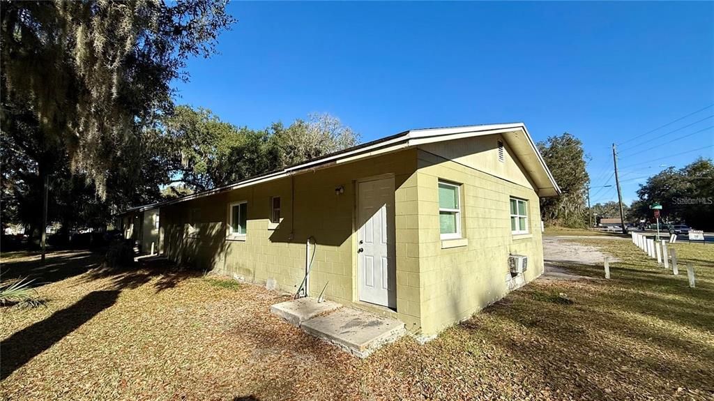 For Rent: $950 (2 beds, 1 baths, 850 Square Feet)