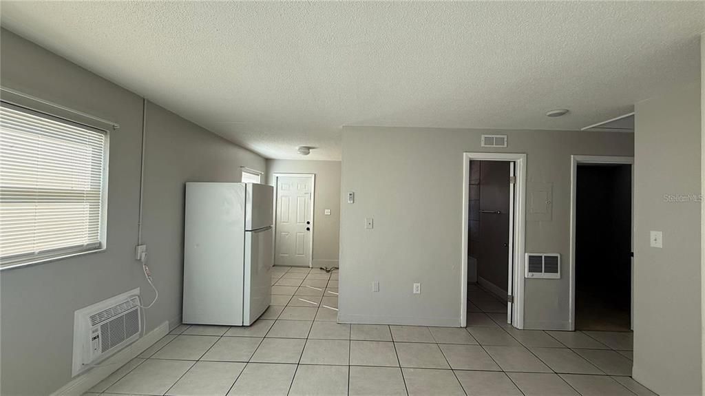 For Rent: $950 (2 beds, 1 baths, 850 Square Feet)