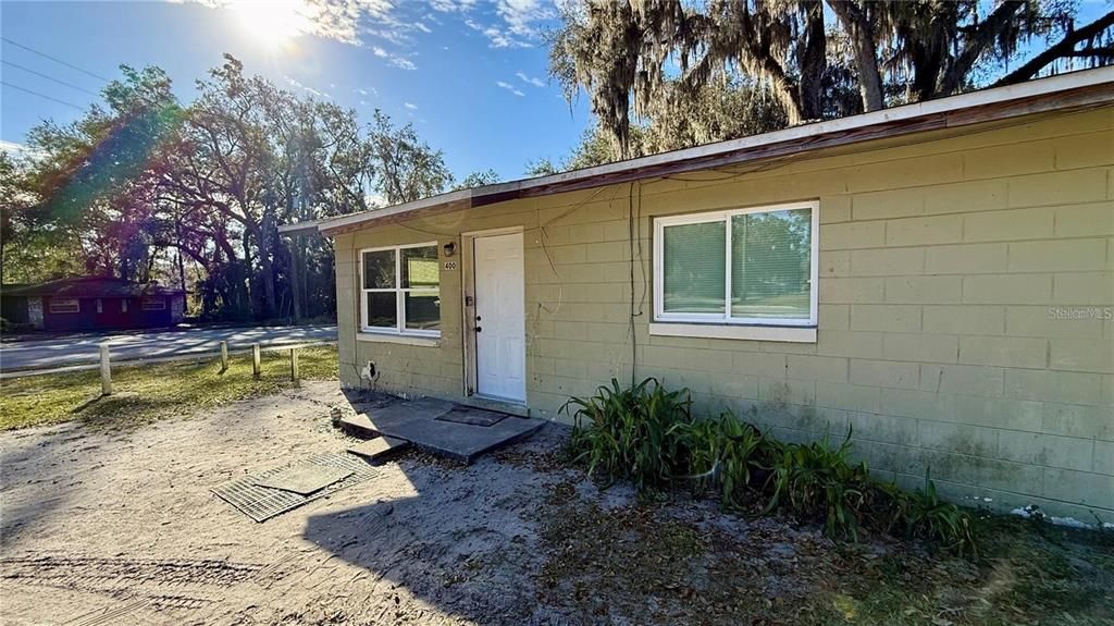 For Rent: $950 (2 beds, 1 baths, 850 Square Feet)