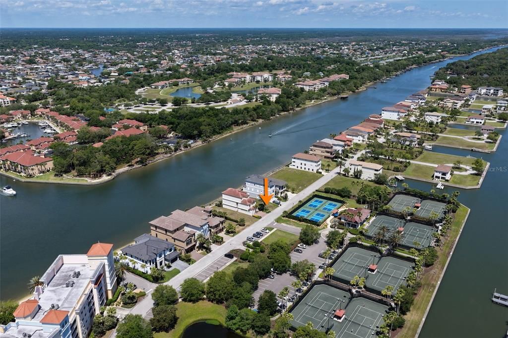 На продажу: $295,000 (0.11 acres)
