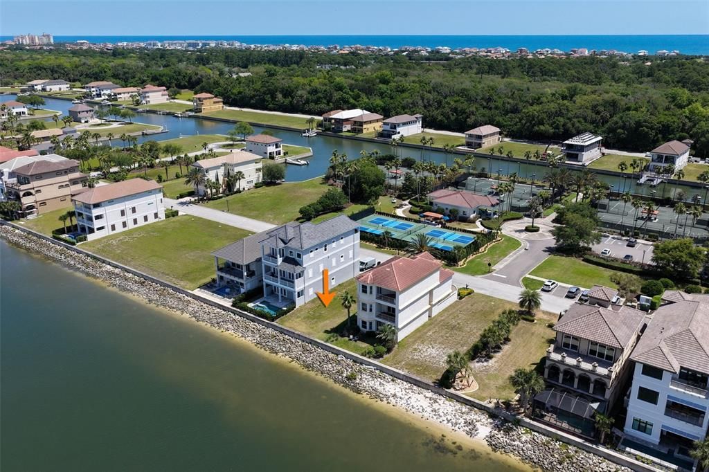 На продажу: $295,000 (0.11 acres)