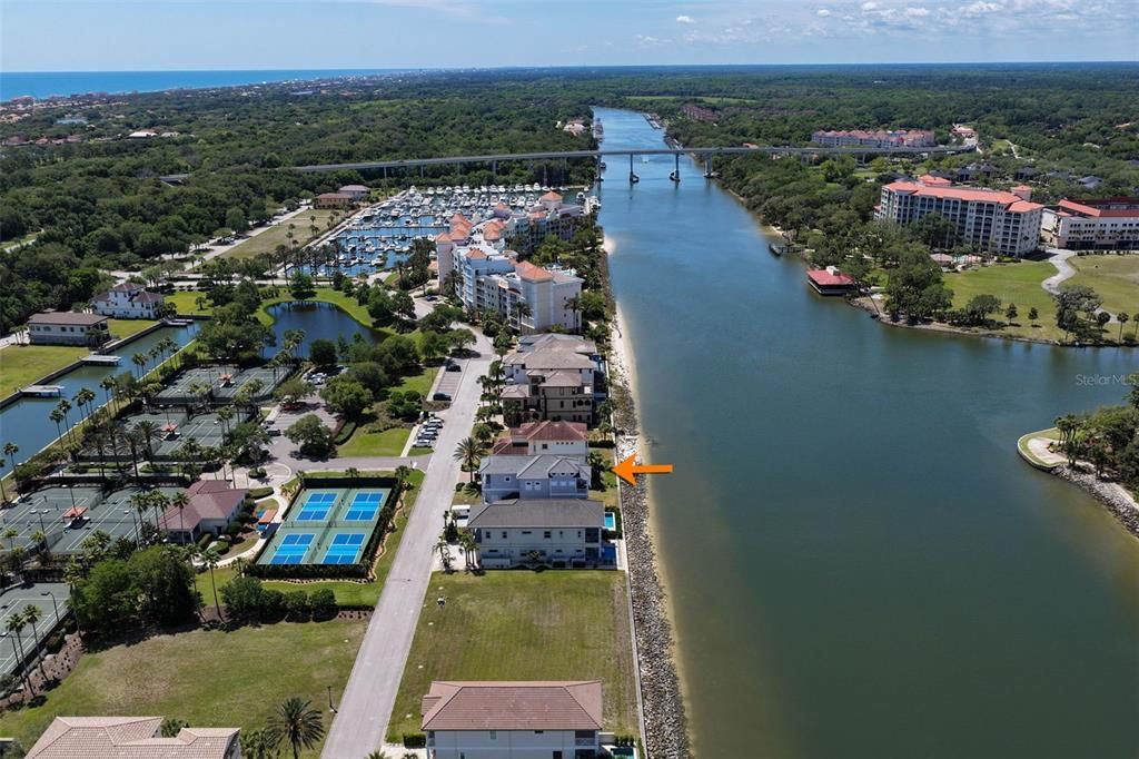 На продажу: $295,000 (0.11 acres)