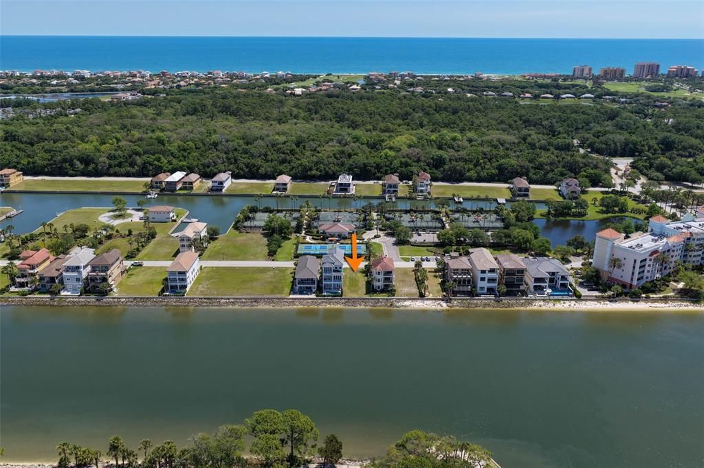 На продажу: $295,000 (0.11 acres)
